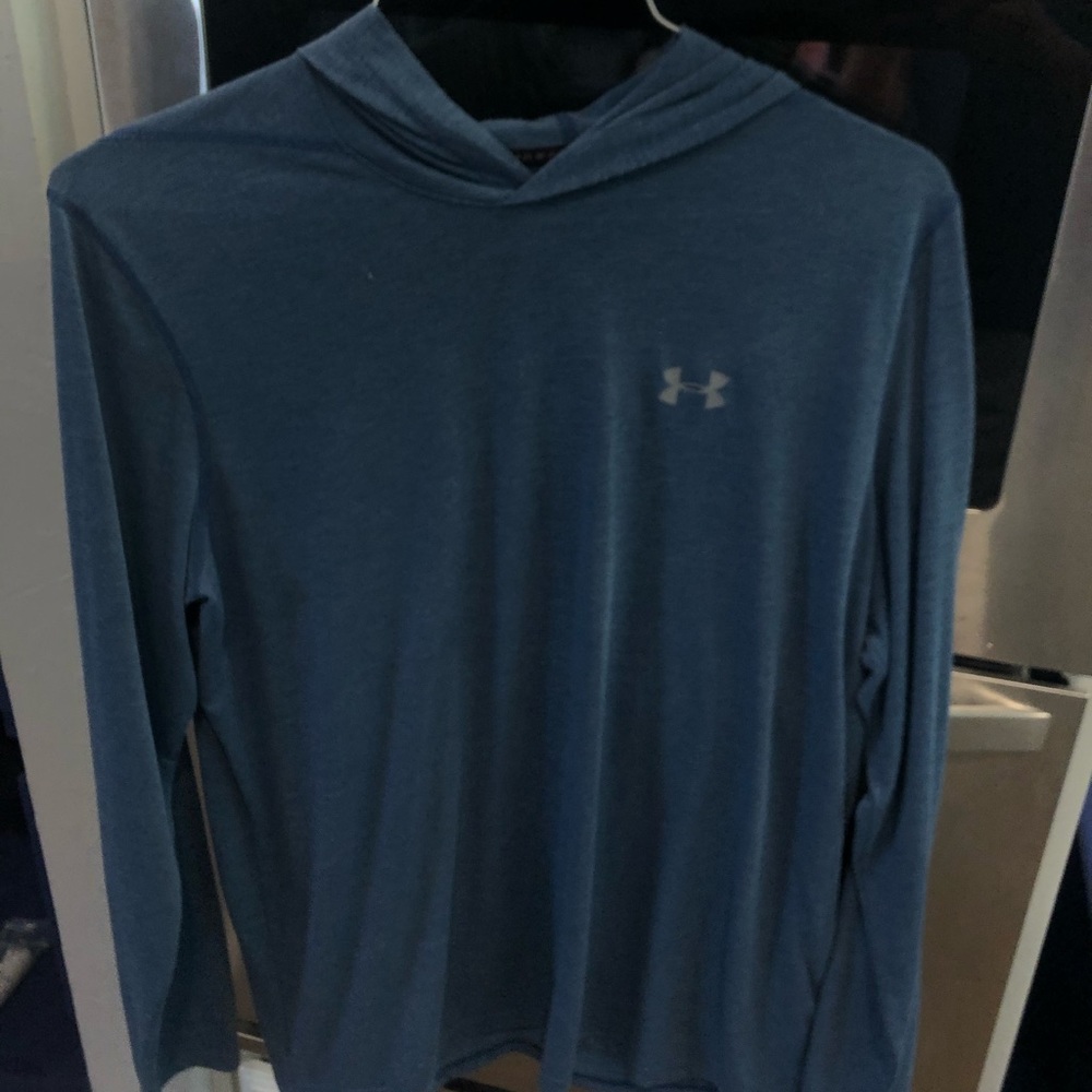 Hooded workout shirt